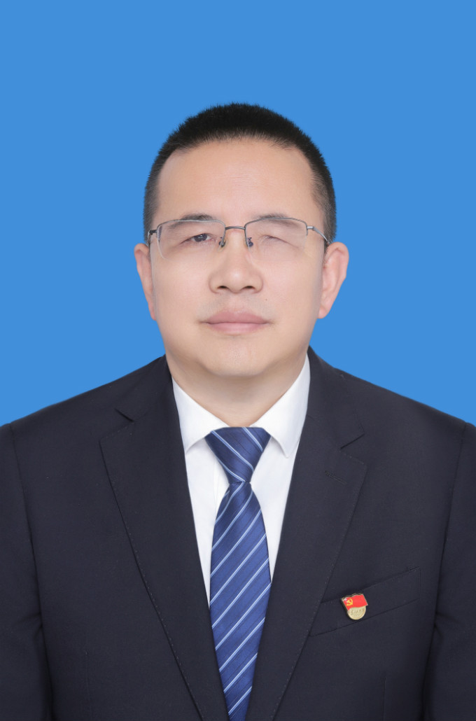 格桑罗布（党委委员、副总经理）